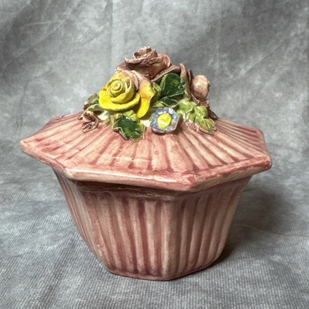 VINTAGE Capodimonte Cupcake Trinket Box Ring Dish Italy Pink Floral topper VGUC!